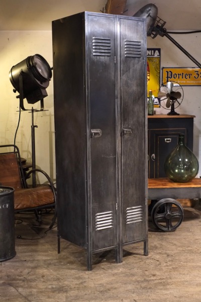 ancien vestiaire usine 2 portes decape 1940